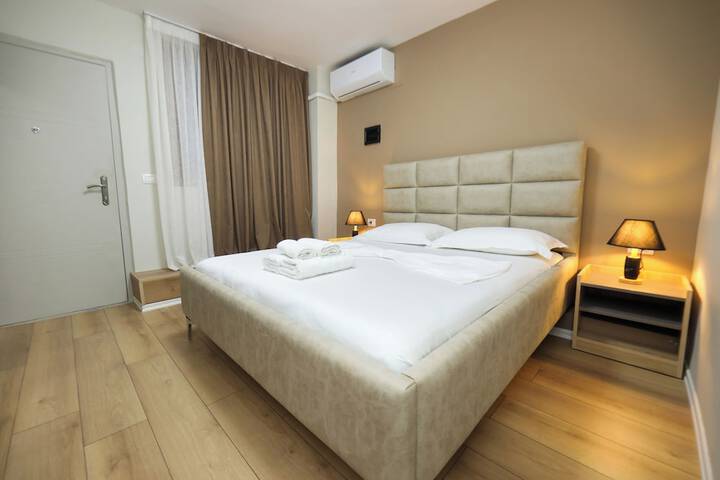 Room 35 of 73