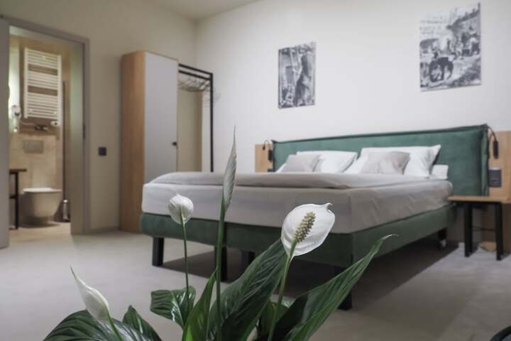 Room 10 of 74