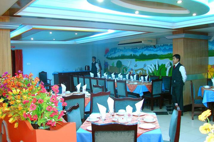 Dining Photos