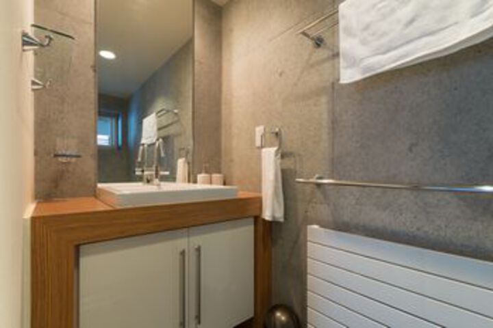 Room 4 of 27