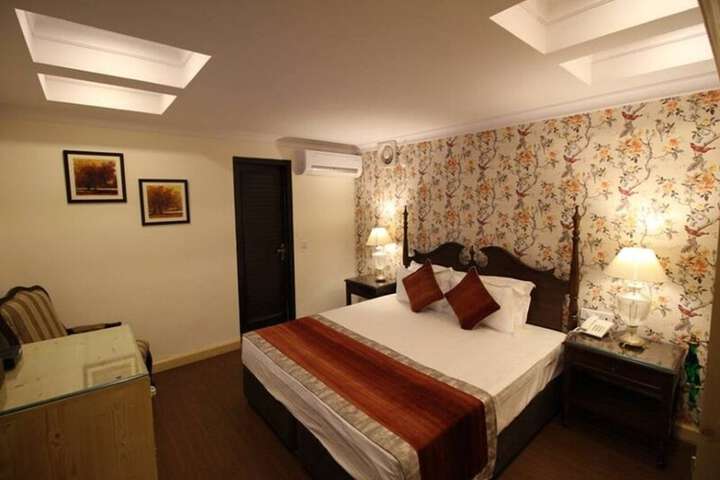 Room 9 of 26