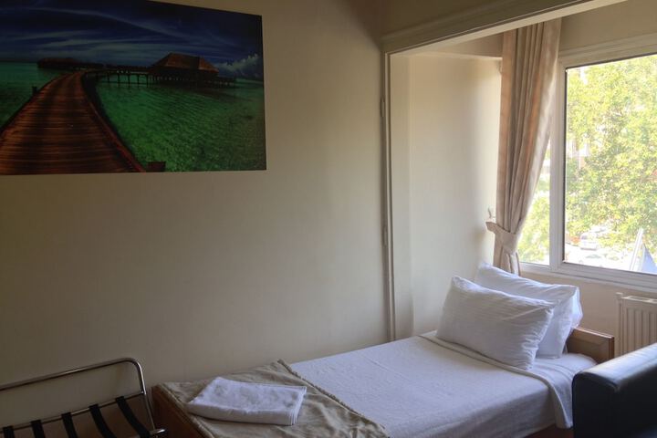 Room 3 of 35