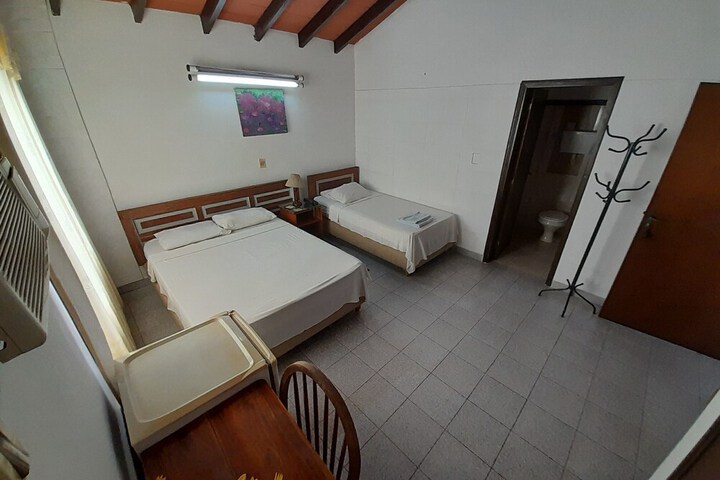 Room 6 of 27
