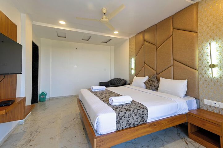 Room 14 of 32
