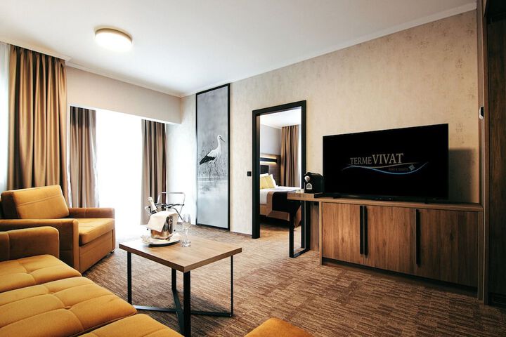 Room 33 of 165