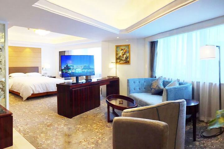 Room 4 of 23