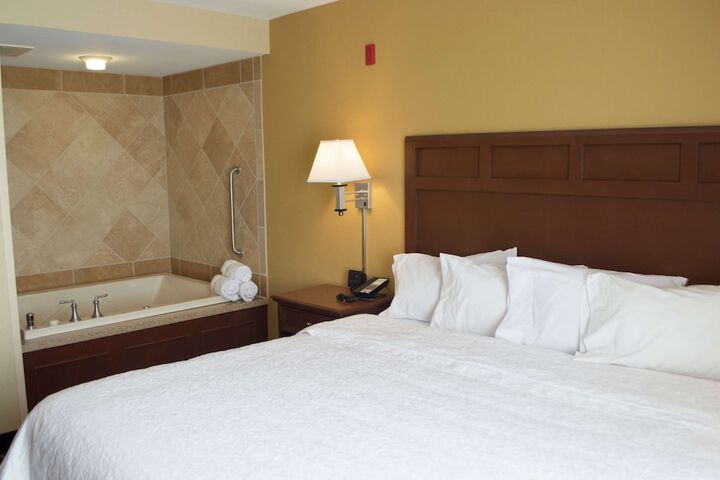 1 King Bed (3 of 19)