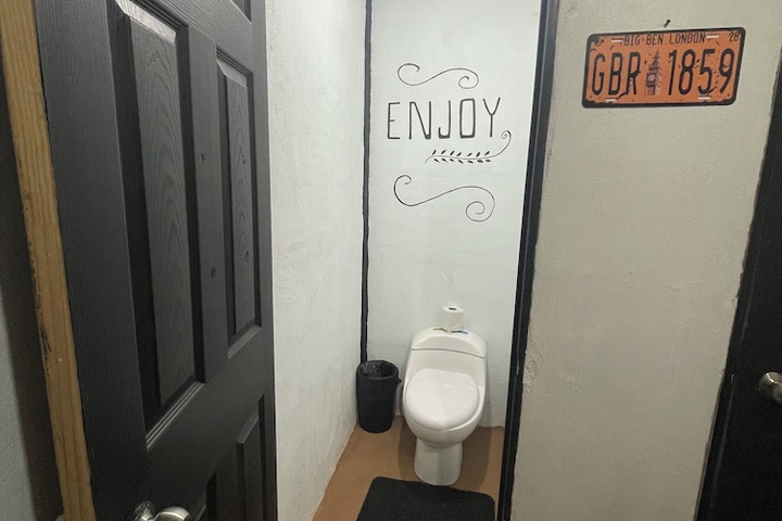 Room 16 of 19