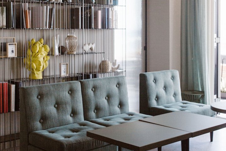 Lobby lounge