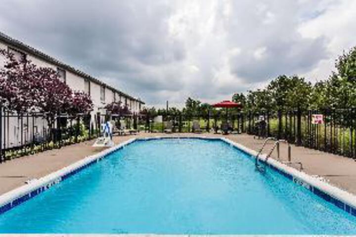Pool Hotel