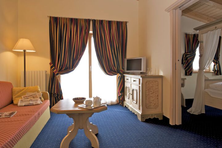 Room 42 of 79
