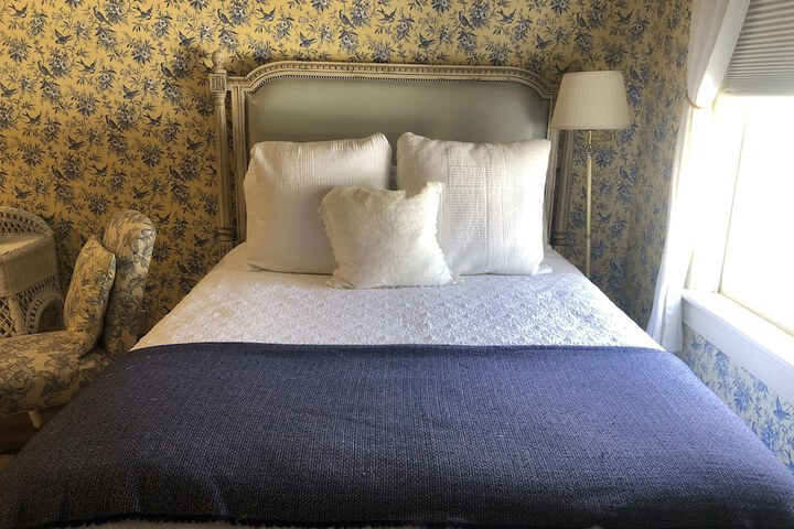 Room 28 of 60
