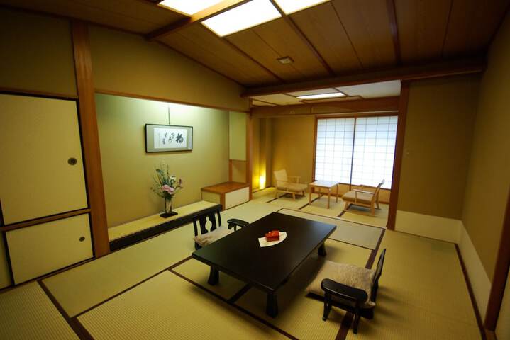 Room 4 of 42