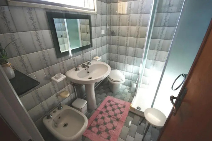 Room 7 of 11