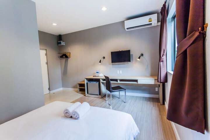 Room 4 of 36