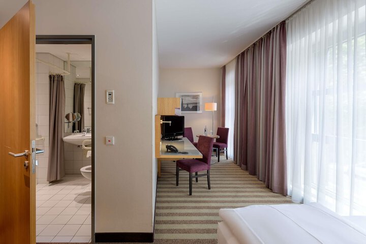 Room 22 of 65