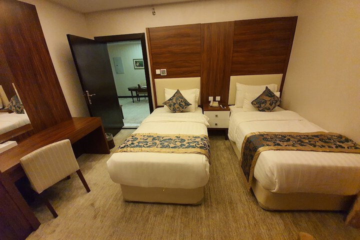 Room 6 of 34