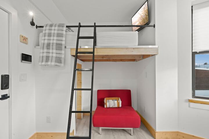 Room 32 of 110