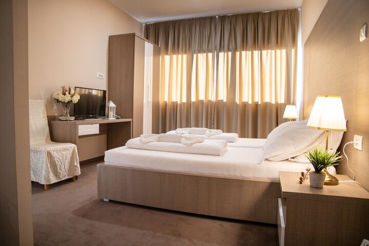Room 6 of 25