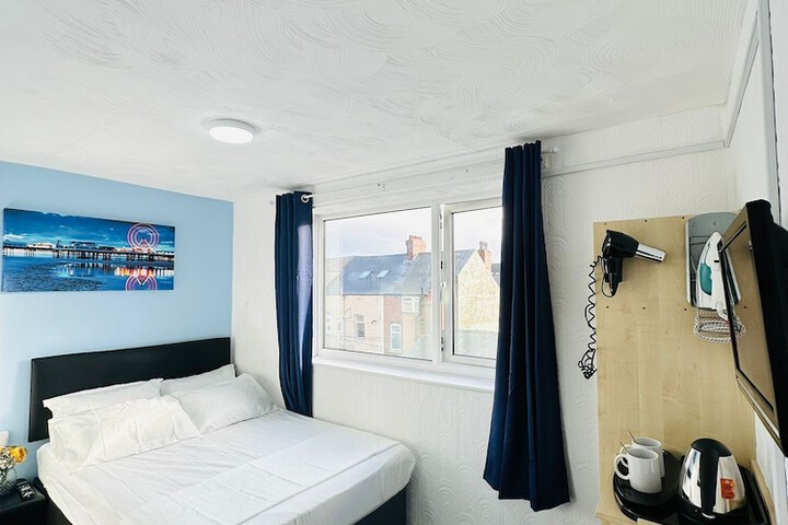 Room 3 of 44