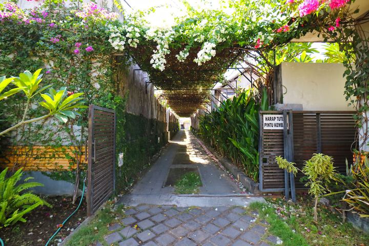 Hotel Entry