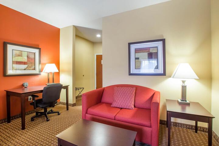 1 King Bed Suite (3 of 11)