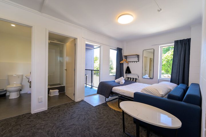 Room 42 of 165
