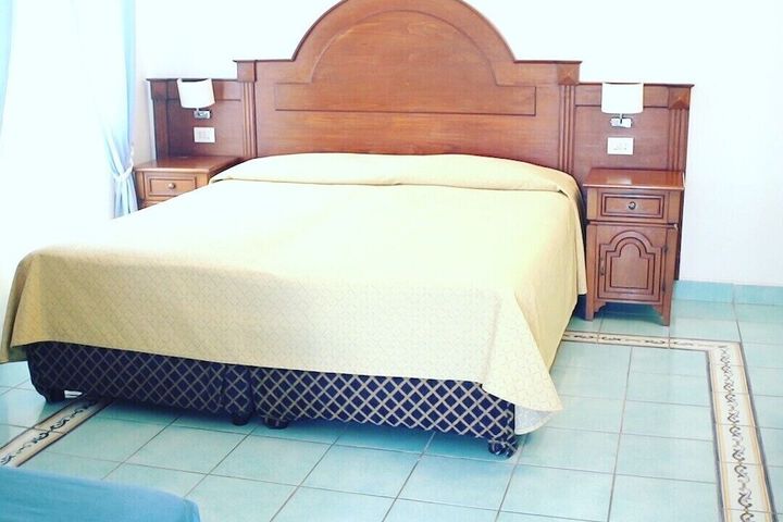 Room 3 of 35
