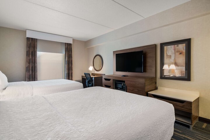 2 Queen Beds (1 of 13)