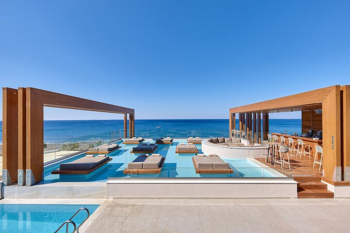Exterior of Enorme Santanna Beach