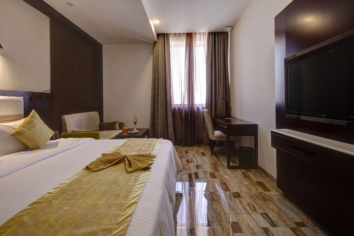 Room 8 of 43