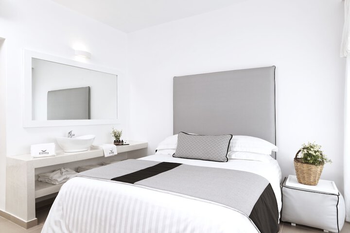 Room 15 of 103