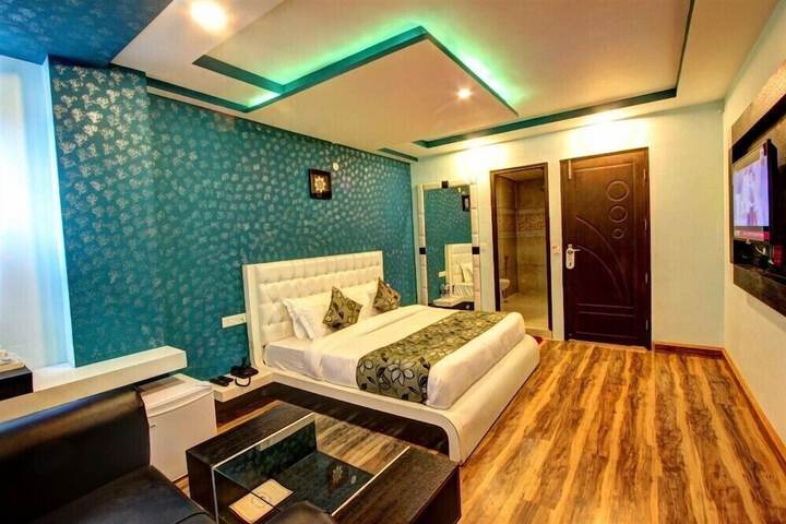 Room 10 of 20