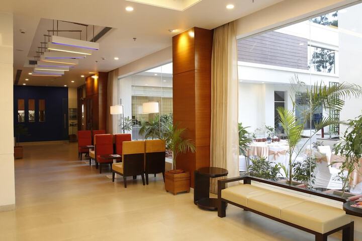 Entrance & Lobby