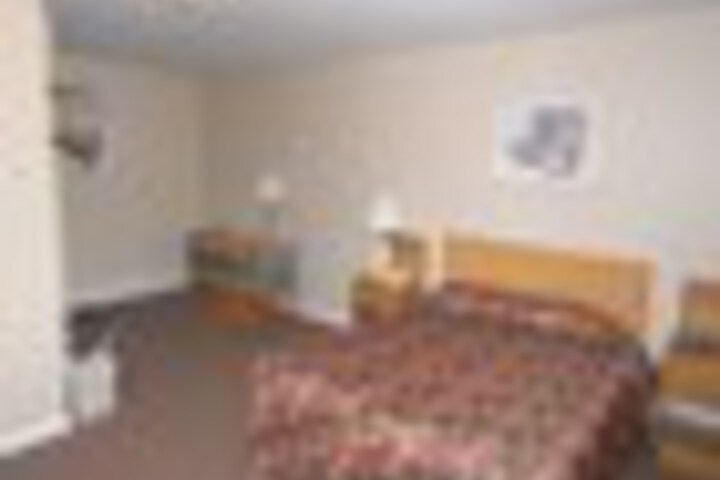 Room 8 of 36