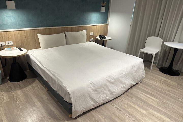 Room 2 of 26