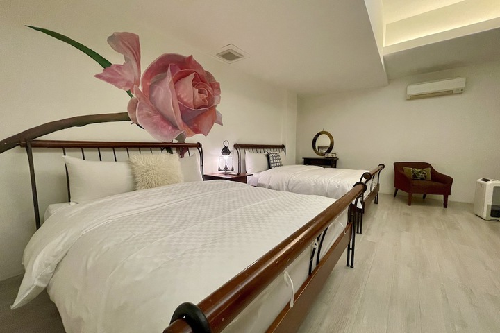 Room 2 of 24