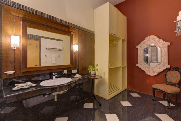 Room 32 of 54