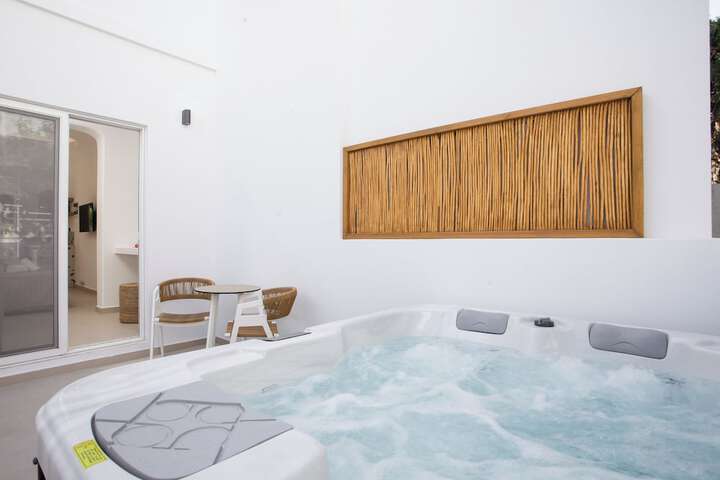 Hot Tub 59 of 82