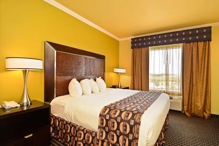 1 King Bed (10 of 10)