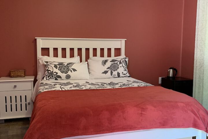 Room 35 of 143