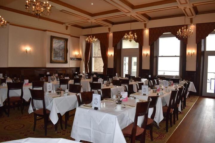 Ballroom/Hall 26 of 28
