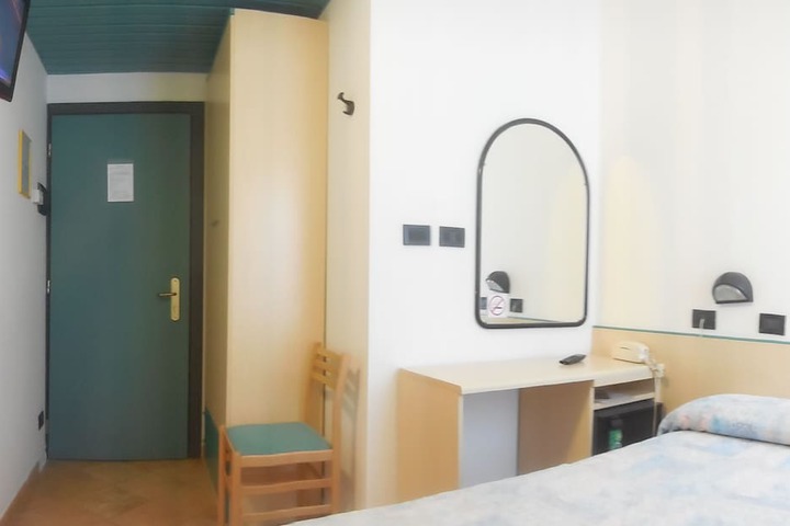 Room 9 of 47