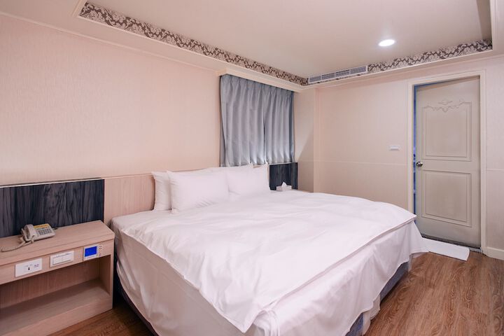 Room 53 of 67