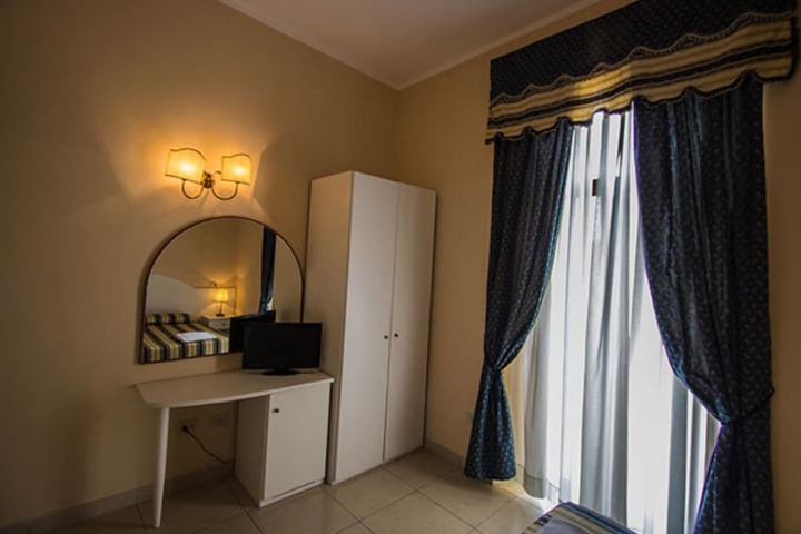 Room 7 of 23