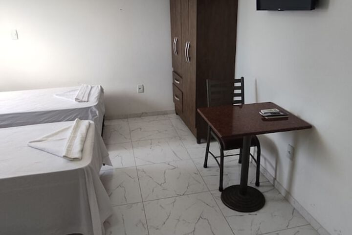 Room 13 of 34