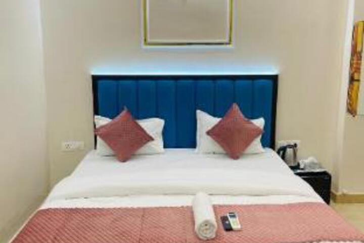 Room 2 of 19