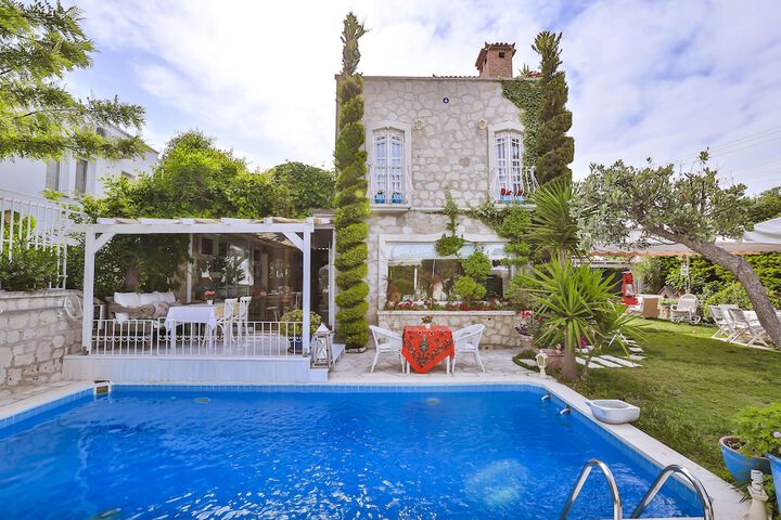 Pool Hotel