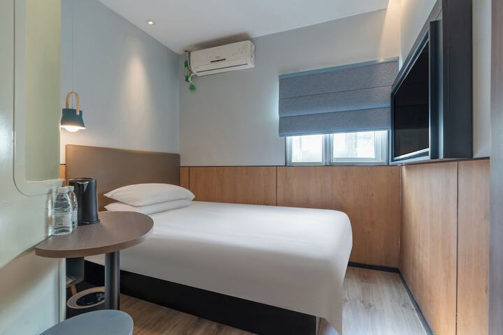 Room 3 of 6