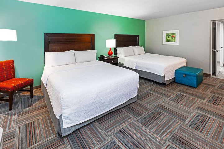 2 Queen Beds (8 of 9)